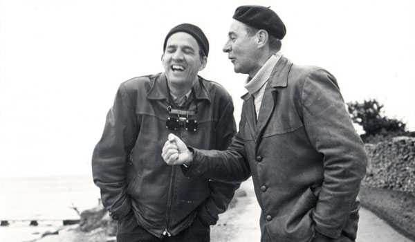 Bergman se ríe con Gunnar Björstrand durante el rodaje de Como en un espejo (1961)