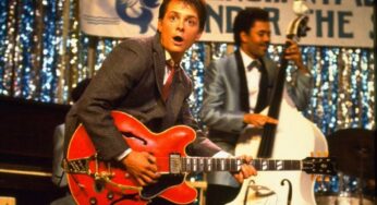 ¡Michael J. Fox vuelve a tocar “Johnny B. Goode” en homenaje a Chuck Berry!